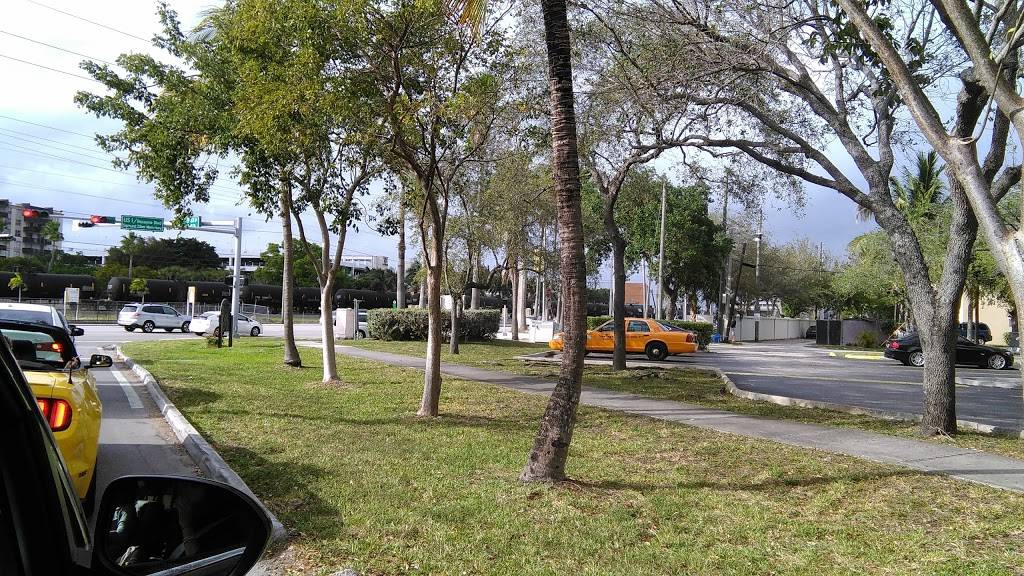 KFC | restaurant | 13801 North East, Biscayne Blvd, North Miami Beach, FL 33181, USA | 3059483810 OR +1 305-948-3810