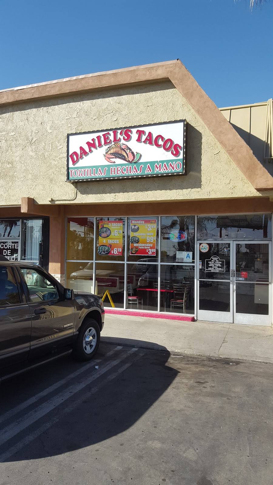 Daniels Tacos | restaurant | 5105, 15307 Parthenia St, North Hills, CA 91343, USA | 8188927970 OR +1 818-892-7970