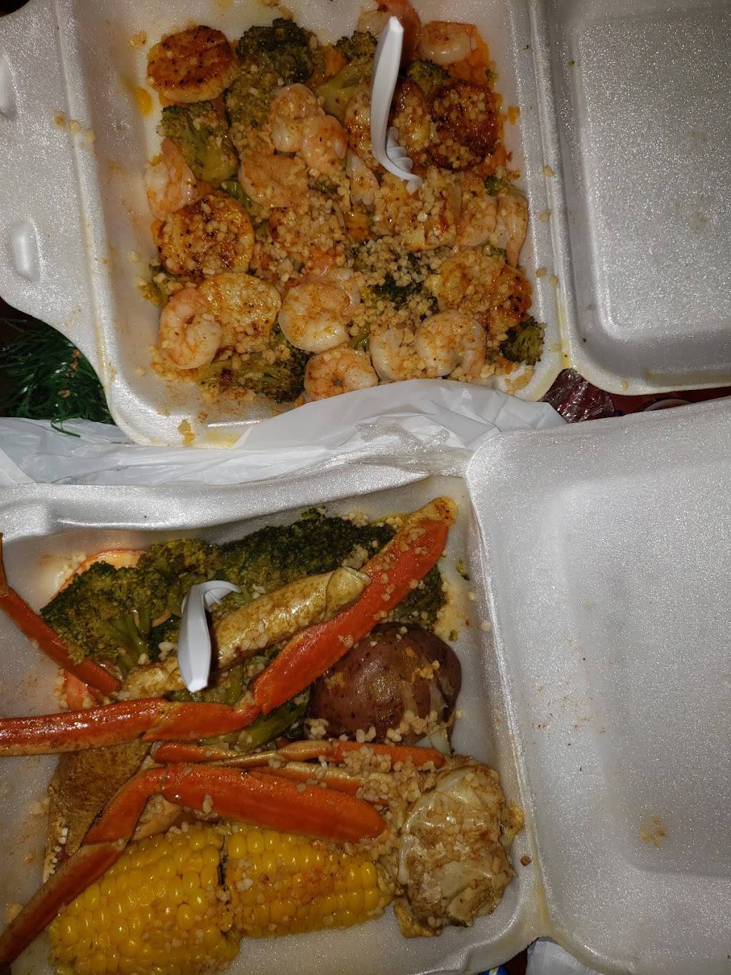 Mr Hook Fish & Chicken | restaurant | 6042 Woodland Ave, Philadelphia, PA 19142, USA | 2157272910 OR +1 215-727-2910