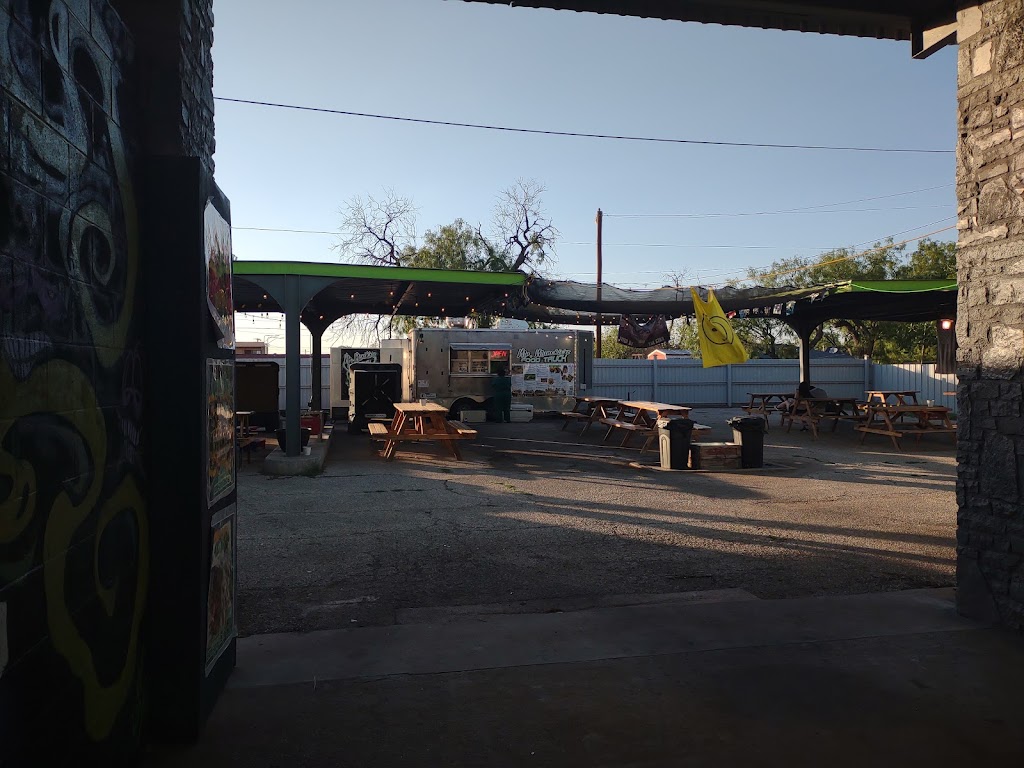 Mr. Munchies Food Truck | restaurant | 1902 N Chadbourne St, San Angelo, TX 76903, USA | 3253152808 OR +1 325-315-2808