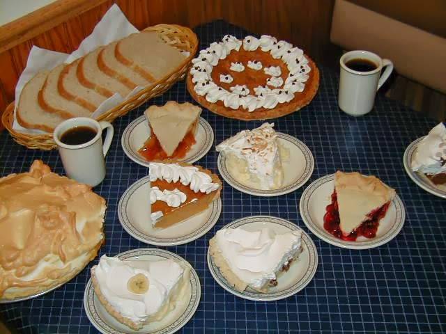 Carriage Crossing Restaurant and Bakery | bakery | 10002 S Yoder Rd, Yoder, KS 67585, USA | 6204653612 OR +1 620-465-3612