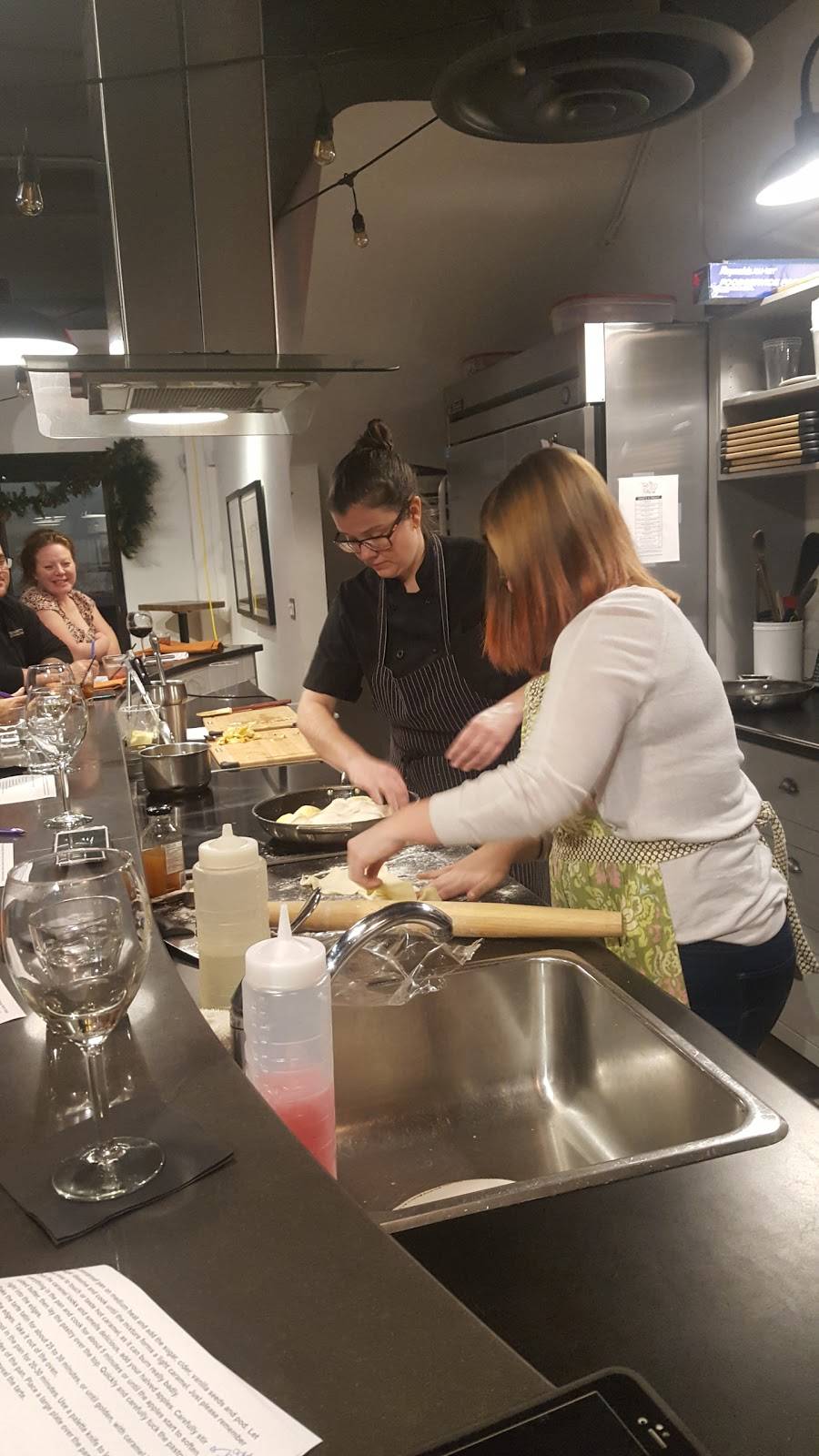 The Chef Next Door | restaurant | 1833 Wyandotte St E, Windsor, ON N8Y 1E5, Canada | 5199152665 OR +1 519-915-2665