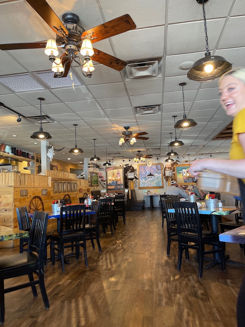 Lone Spur Cafe | restaurant | 1300 S Milton Rd, Flagstaff, AZ 86001, USA | 9284405330 OR +1 928-440-5330