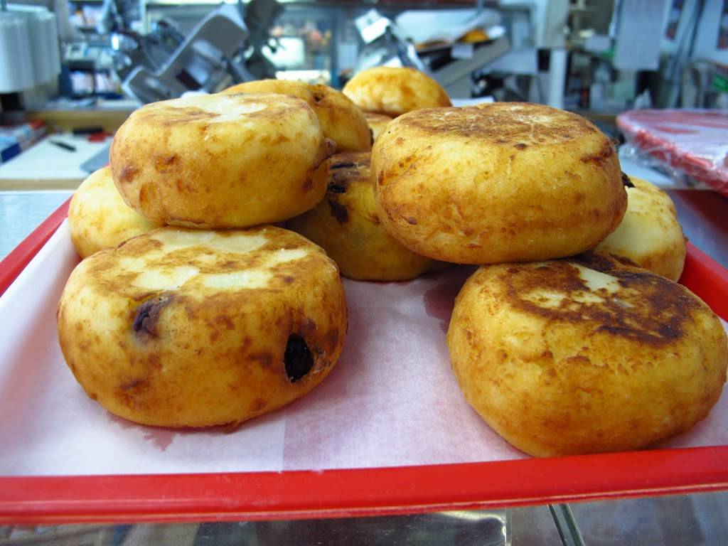 Grandmas Deli Babushka | bakery | 4818 Laurel Canyon Blvd, Valley Village, CA 91607, USA | 8187628980 OR +1 818-762-8980