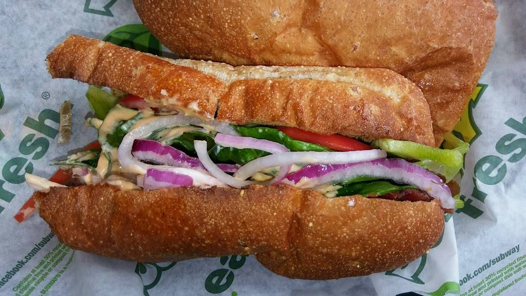 Subway Restaurants | restaurant | 2501 Central Ave NE Ste 194, Minneapolis, MN 55418, USA | 6127895900 OR +1 612-789-5900