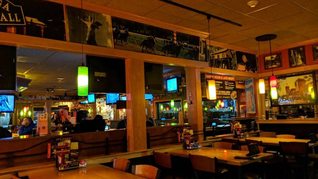 Applebees Grill + Bar | restaurant | 3 Lowes Dr, Saratoga Springs, NY 12866, USA | 5185832606 OR +1 518-583-2606