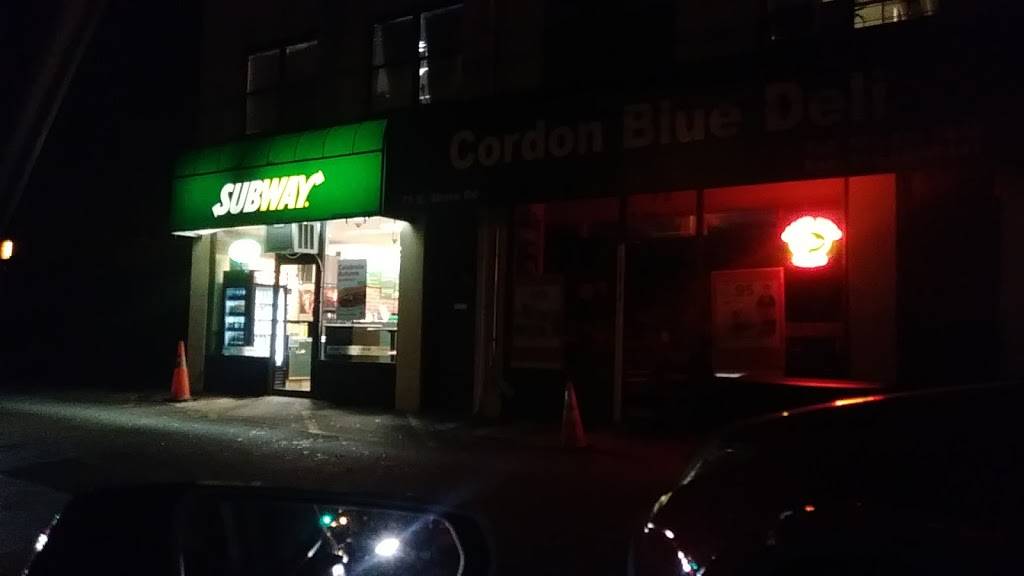 Subway Restaurants | restaurant | 69 E Shore Rd, Manhasset, NY 11030, USA | 5163656164 OR +1 516-365-6164