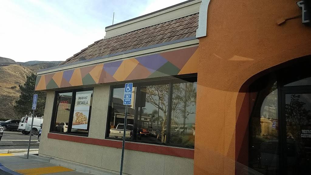 Taco Bell | meal takeaway | 4718 Green River Rd, Corona, CA 92880, USA | 9513729579 OR +1 951-372-9579