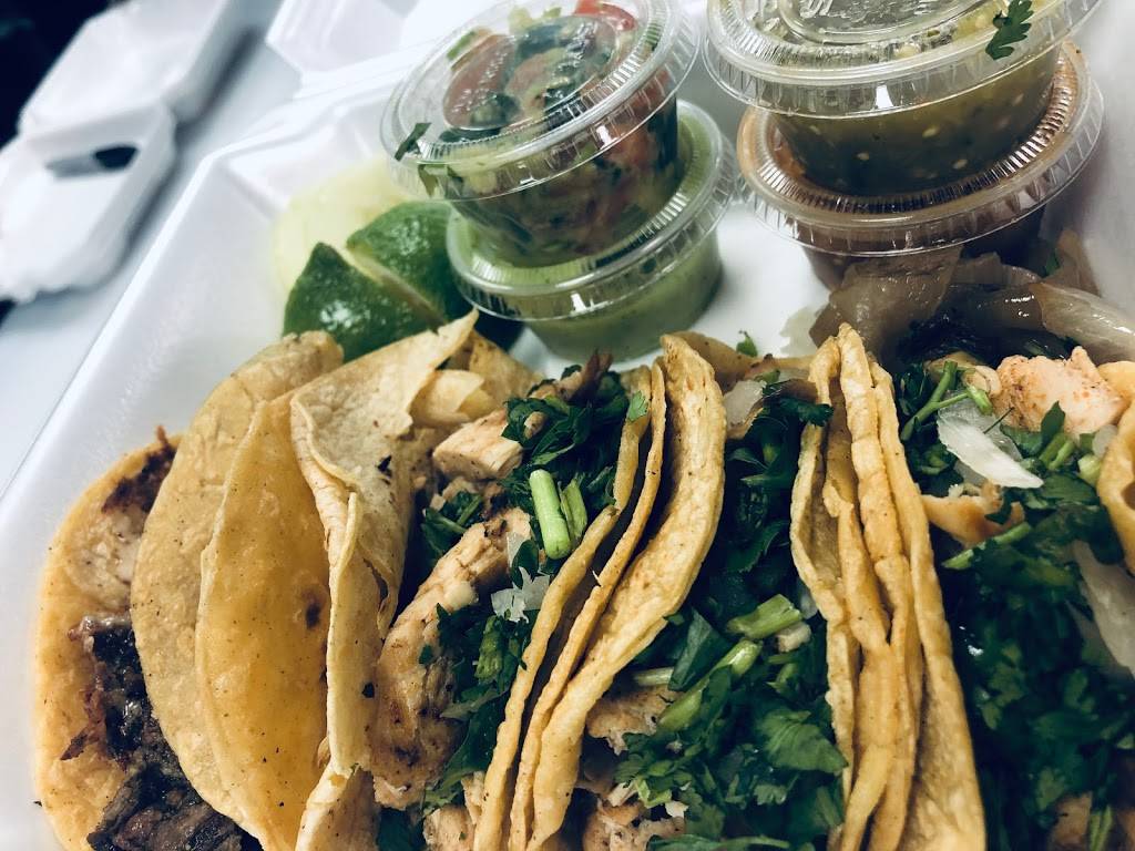 Taqueria Don Tomas | restaurant | 918 E Berry St, Fort Worth, TX 76110, USA | 2145867501 OR +1 214-586-7501