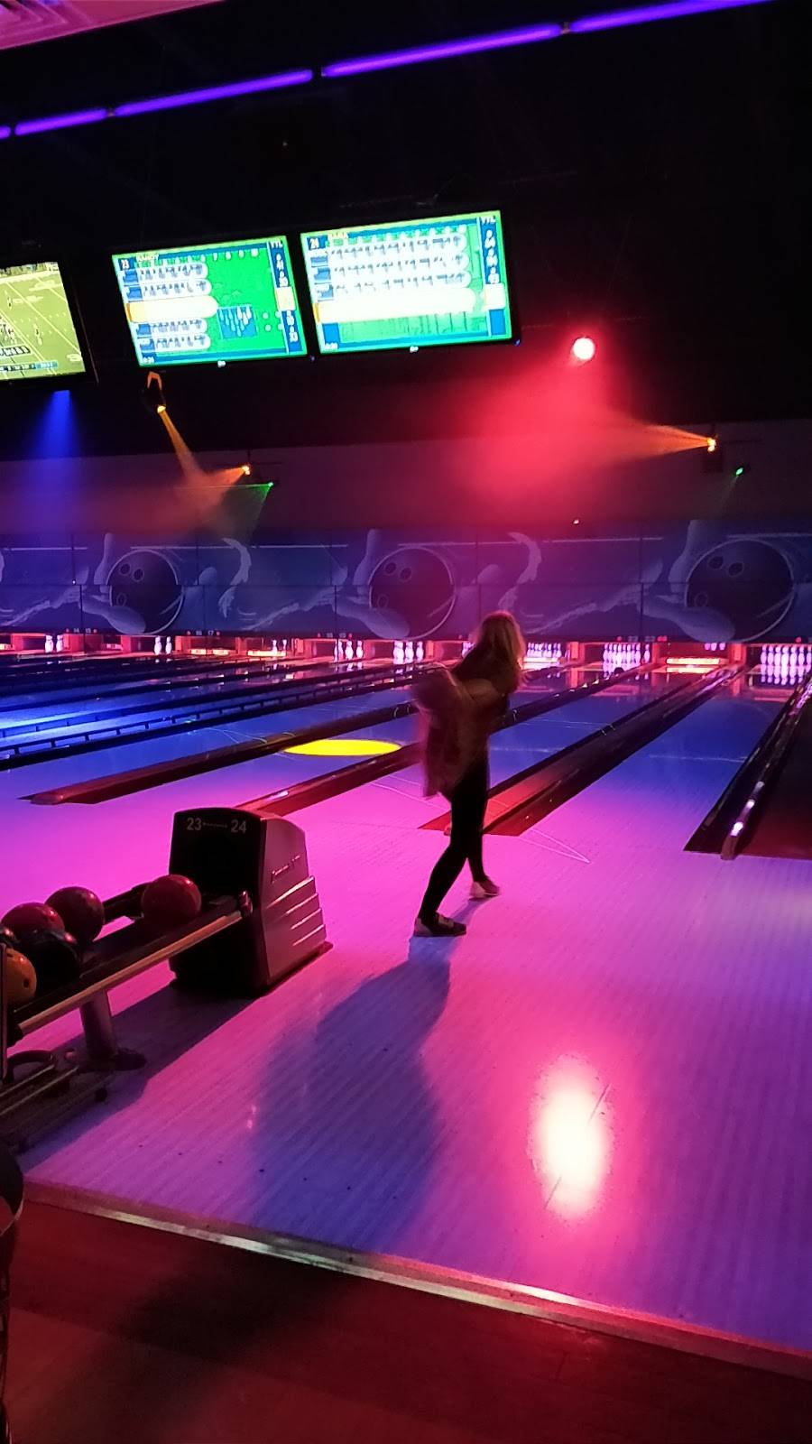 PINZ | restaurant | 7520 32nd St N, Oakdale, MN 55128, USA | 6517708000 OR +1 651-770-8000