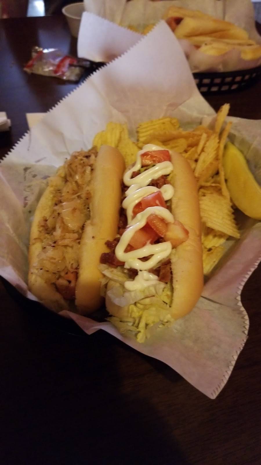 Charlies Tavern | restaurant | 111 W Porter St, Albion, MI 49224, USA | 5176299582 OR +1 517-629-9582