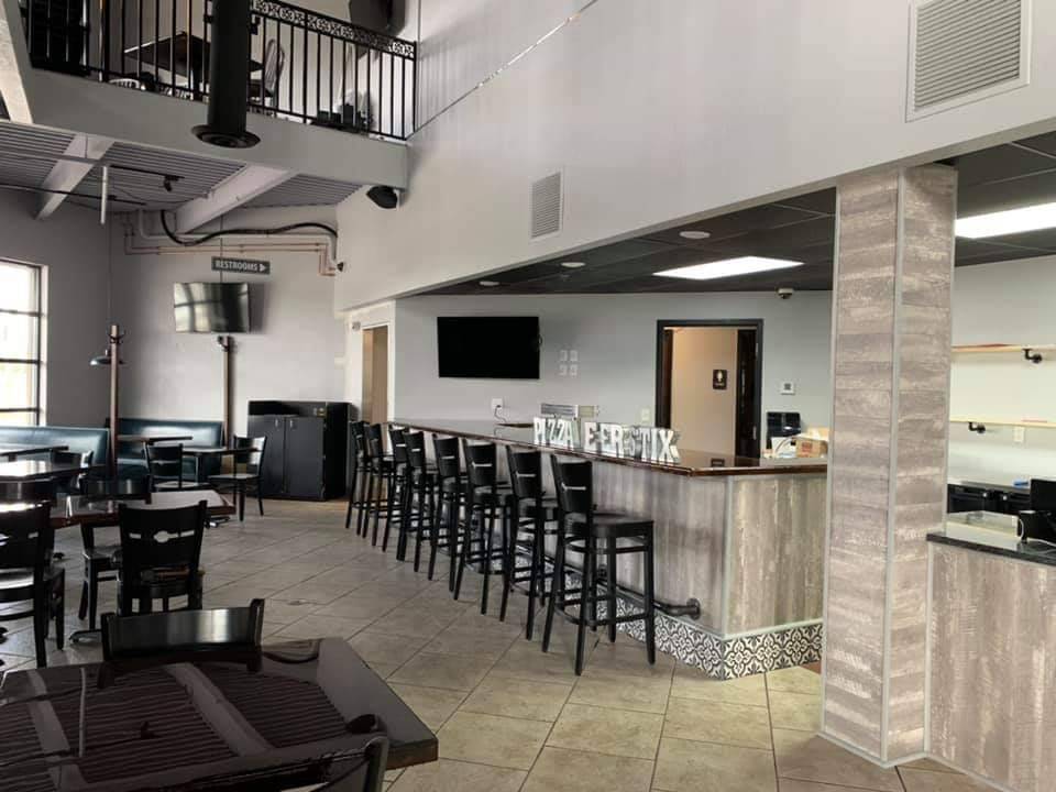 Campus Polleyes | restaurant | 3303 Dorr St, Toledo, OH 43607, USA | 4197547849 OR +1 419-754-7849