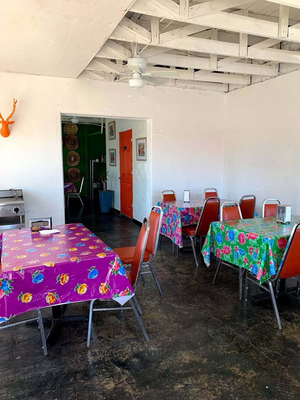 Carnitas Lonja | restaurant | 1107 Roosevelt Ave, San Antonio, TX 78210, USA | 2106123626 OR +1 210-612-3626