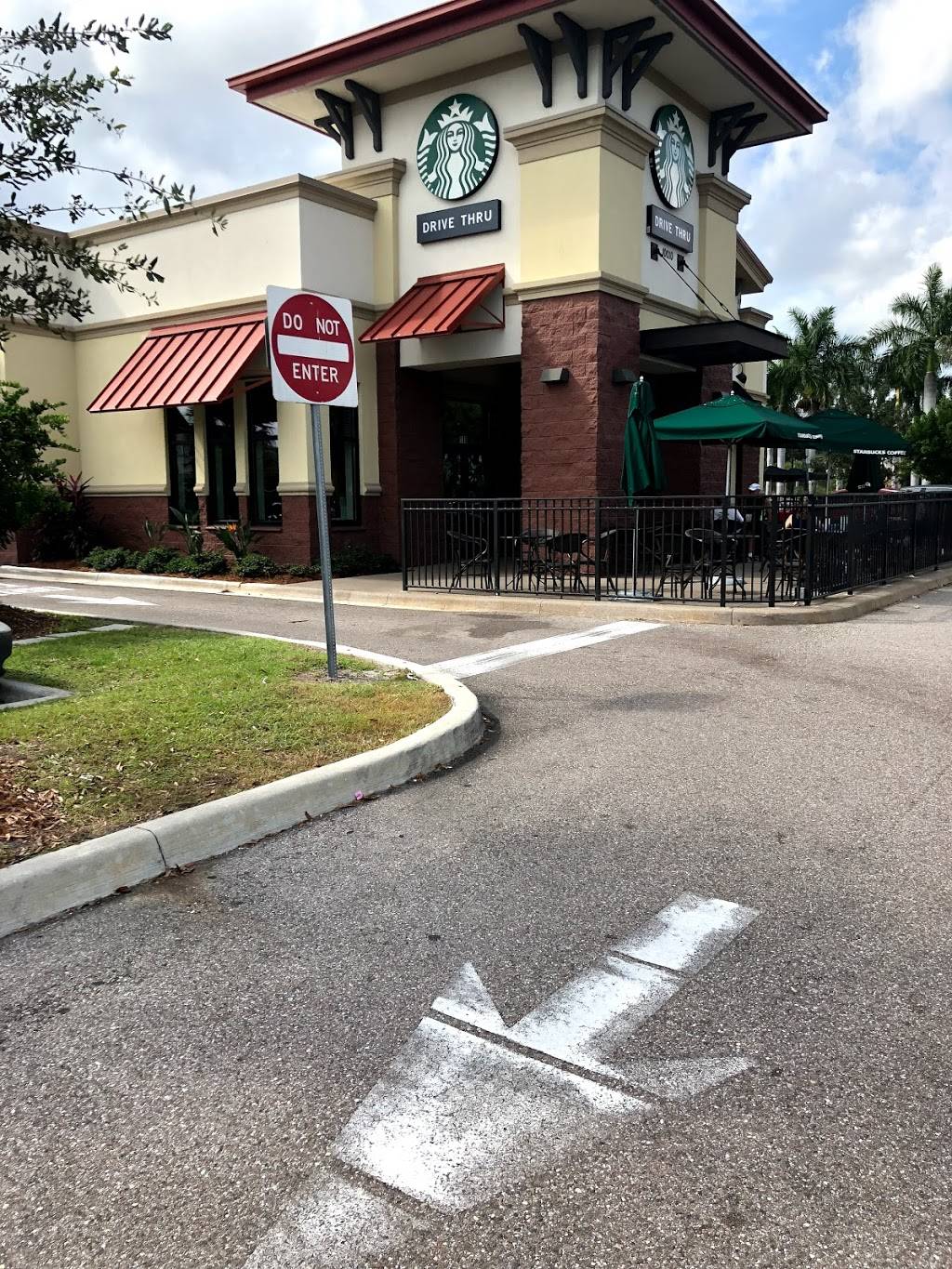 Starbucks | cafe | 10010 University Plaza Dr #100, Fort Myers, FL 33913, USA | 2394379214 OR +1 239-437-9214