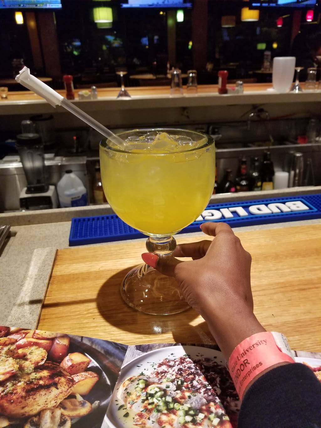 Applebees Grill + Bar | restaurant | 8700 JW Clay Blvd, Charlotte, NC 28262, USA | 7045489219 OR +1 704-548-9219