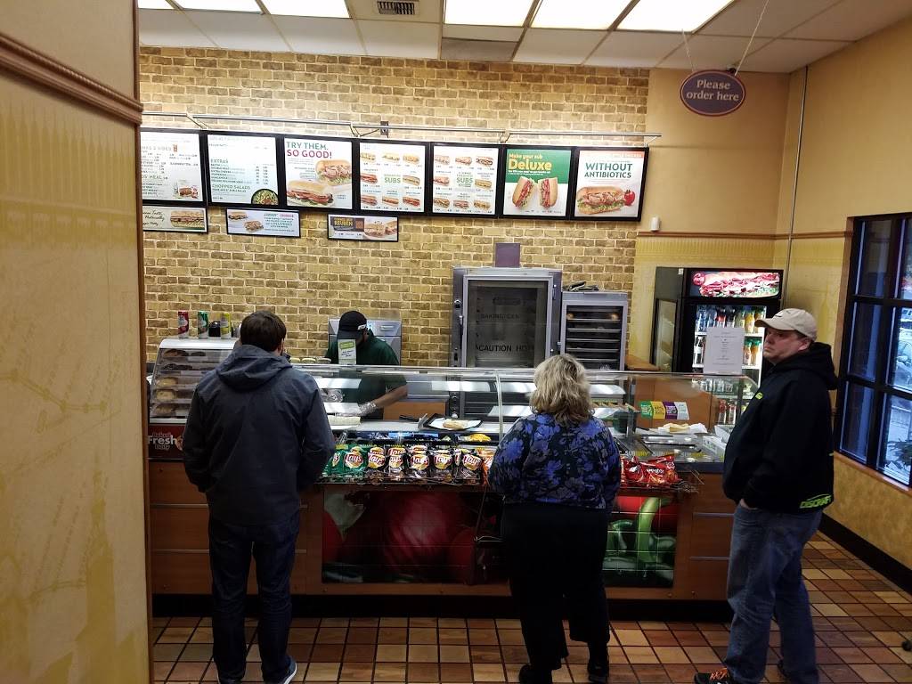 Subway | meal takeaway | 3320 W McGraw St, Seattle, WA 98199, USA | 2062856907 OR +1 206-285-6907