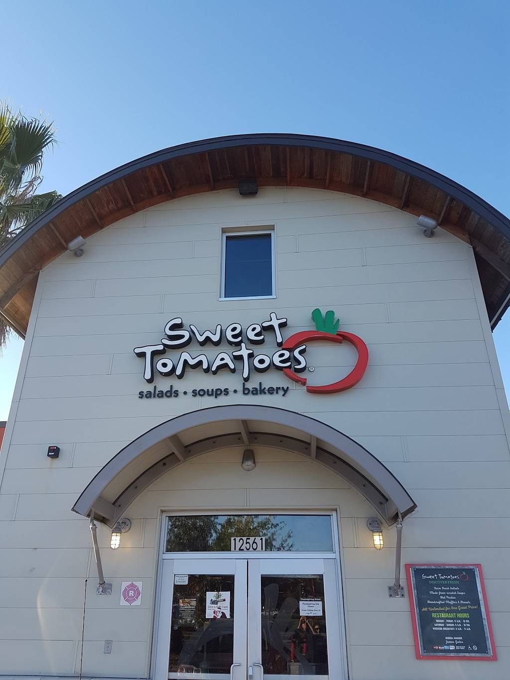 Sweet Tomatoes | restaurant | 12561 S Apopka Vineland Rd, Orlando, FL 32836, USA | 4079389461 OR +1 407-938-9461