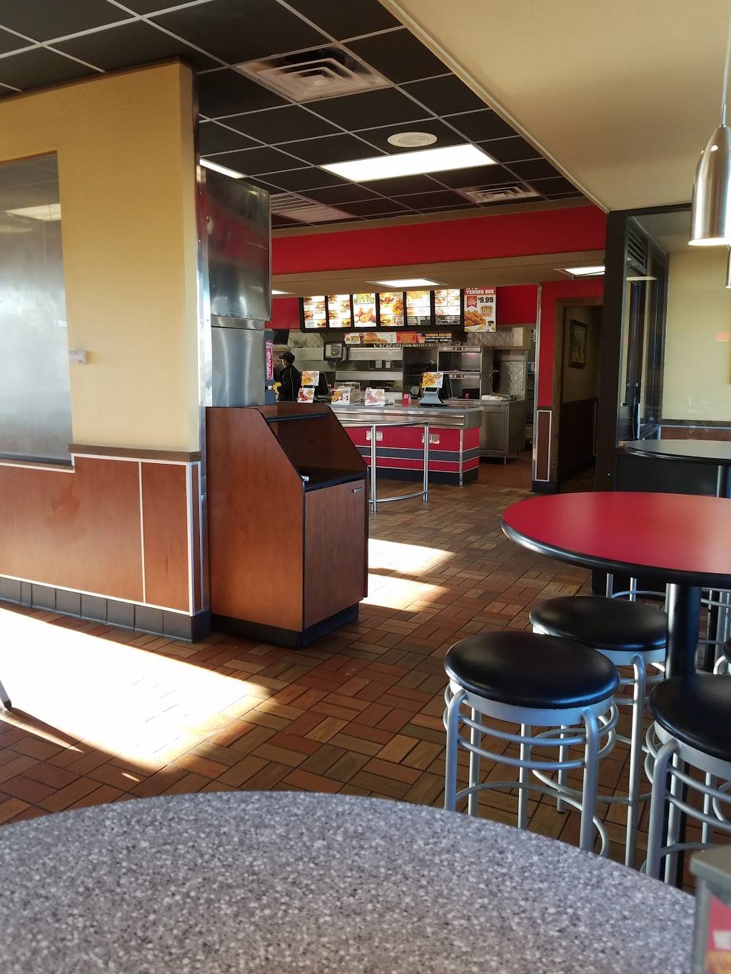 Hardees | restaurant | 3908 E Princess Anne Rd, Norfolk, VA 23502, USA | 7578535834 OR +1 757-853-5834