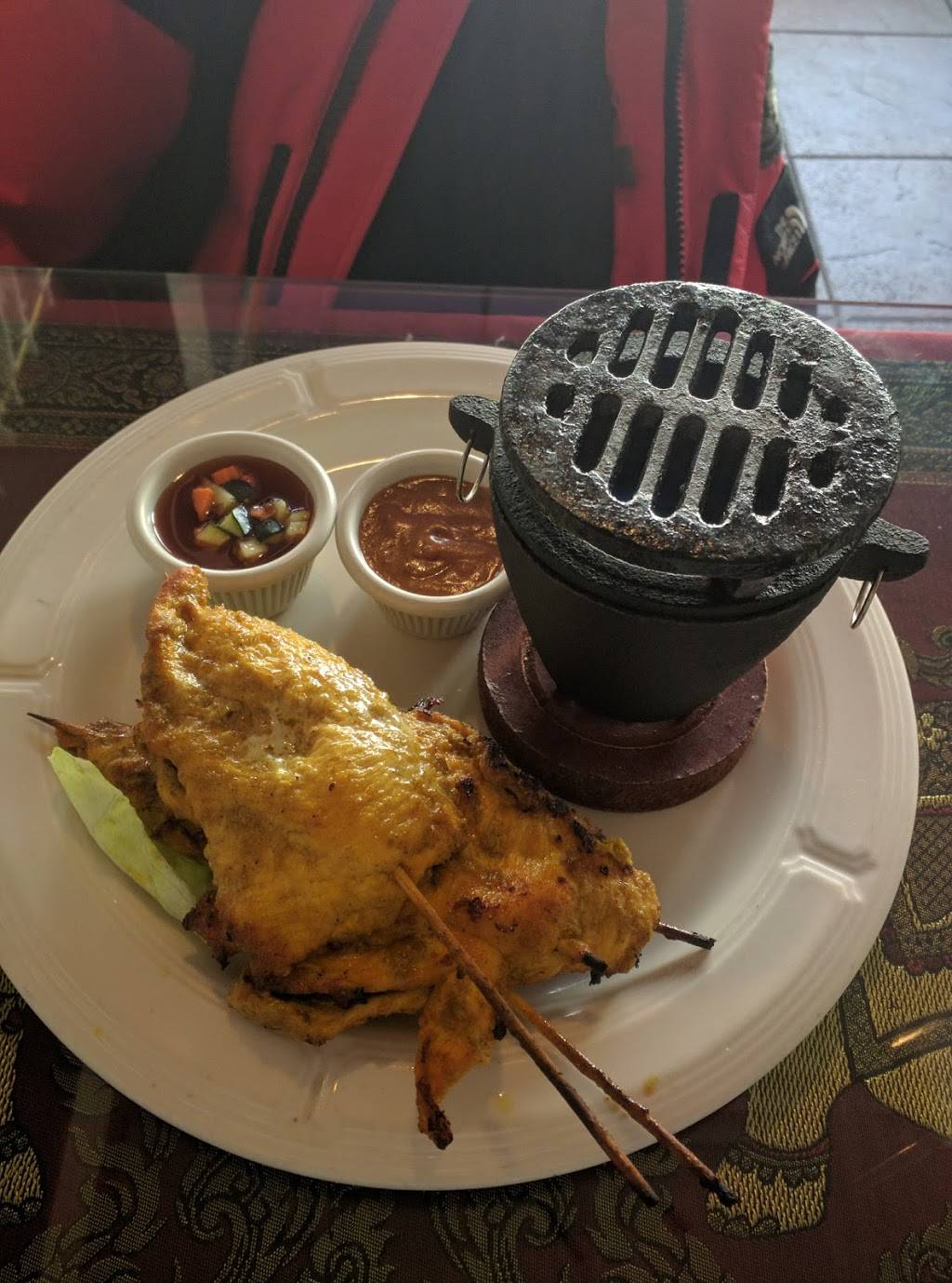 Thai Kitchen | restaurant | 2851 N Oakland Ave, Milwaukee, WI 53211, USA | 4149628851 OR +1 414-962-8851