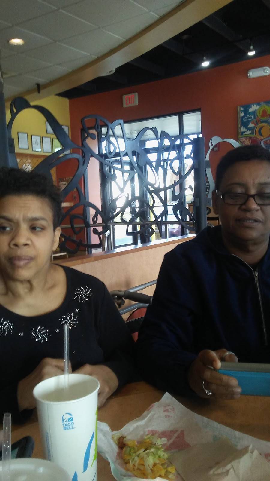 Long John Silvers | restaurant | 1560 VFW Pkwy, West Roxbury, MA 02132, USA | 6173272645 OR +1 617-327-2645