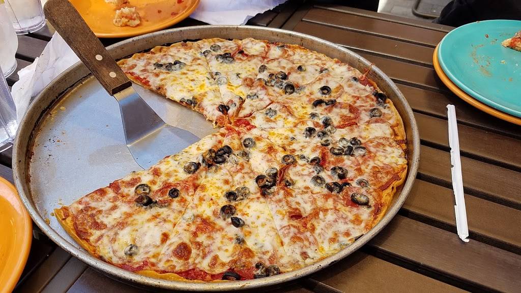 Lou Malnatis Pizzeria | restaurant | Uptown Plaza, 100 E Camelback Rd, Phoenix, AZ 85012, USA | 6028929998 OR +1 602-892-9998