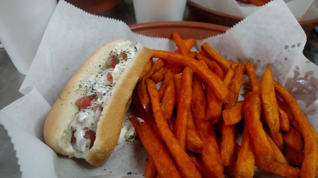 Hot Dog Hut | restaurant | 1439 3rd St S, Jacksonville Beach, FL 32250, USA | 9042473641 OR +1 904-247-3641