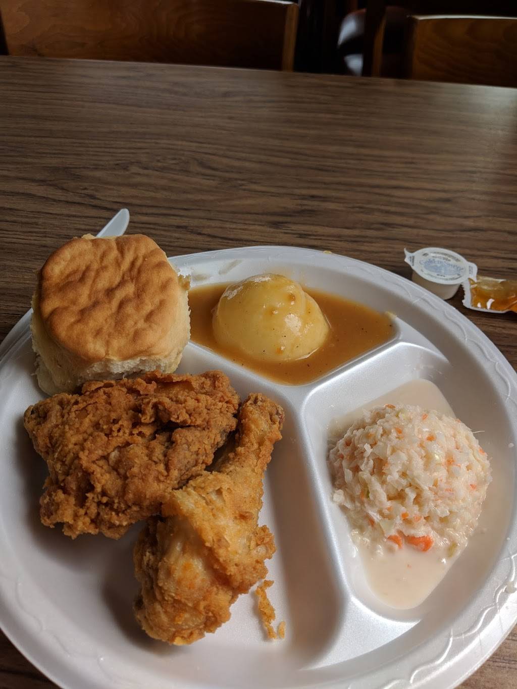 Lees Famous Recipe Chicken | restaurant | 800 Charleston Ave, Mattoon, IL 61938, USA | 2172353731 OR +1 217-235-3731