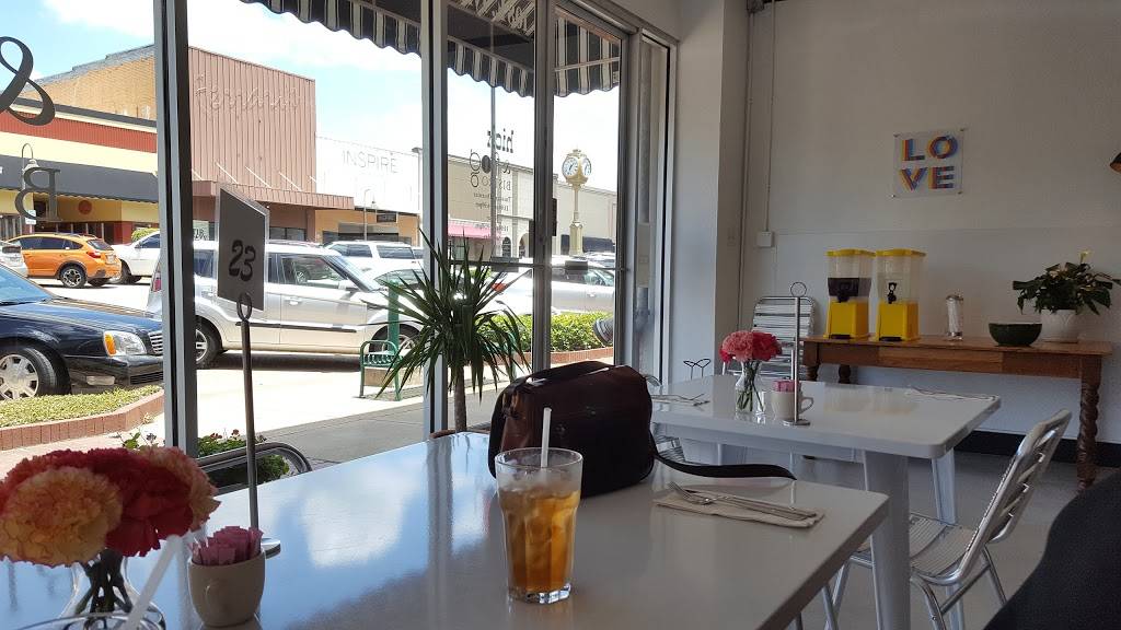 Hick & Frog Bistro | restaurant | 108 E Tyler St, Longview, TX 75601, USA | 9032127778 OR +1 903-212-7778