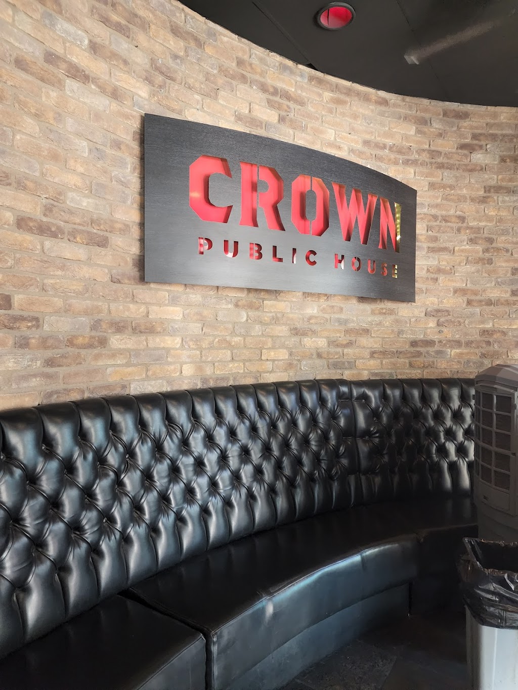Crown Public House | restaurant | 333 E Jefferson St, Phoenix, AZ 85004, USA | 6023684344 OR +1 602-368-4344