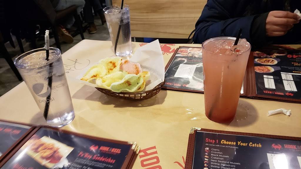 Hook & Reel Cajun Seafood and Bar | restaurant | 539 Lincoln St, Worcester, MA 01605, USA | 5088542999 OR +1 508-854-2999