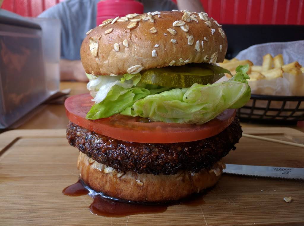 Butcher & The Burger | restaurant | 1021 W Armitage Ave, Chicago, IL 60614, USA | 7736973735 OR +1 773-697-3735