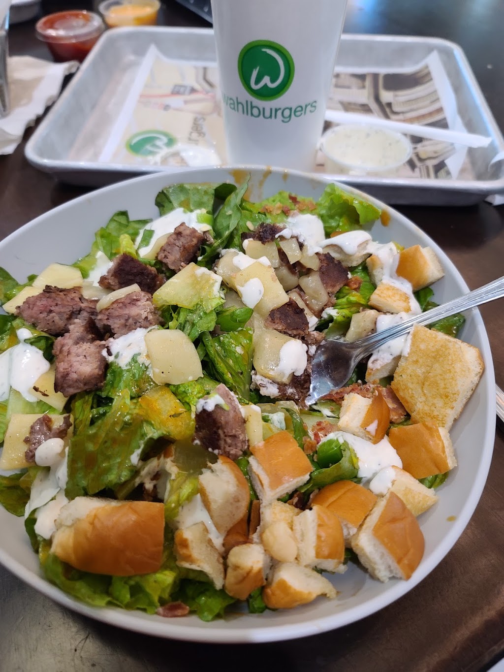 Wahlburgers @ Hy-Vee | restaurant | 5212 3rd Ave, Kearney, NE 68845, USA | 3082360031 OR +1 308-236-0031