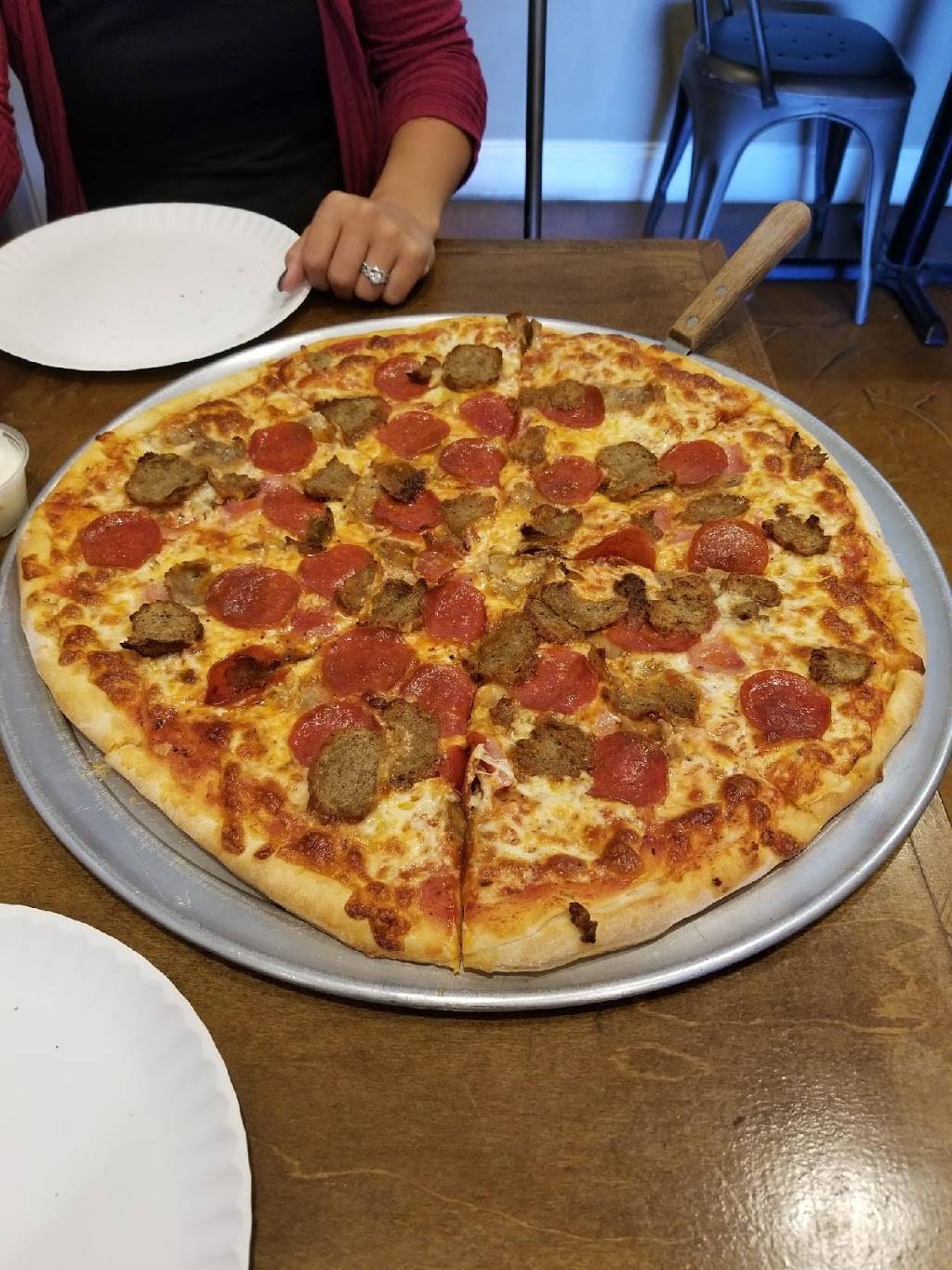 Alfonsos Pizzeria | restaurant | 14942 N Florida Ave, Tampa, FL 33613, USA | 8139619856 OR +1 813-961-9856