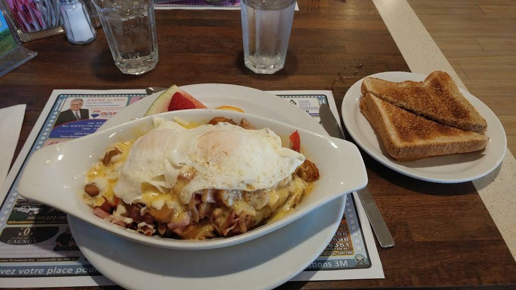 Restaurant Chez Jean-Baptiste | restaurant | 805 Boulevard Saint Laurent E, Louiseville, QC J5V 1J1, Canada | 8192289446 OR +1 819-228-9446