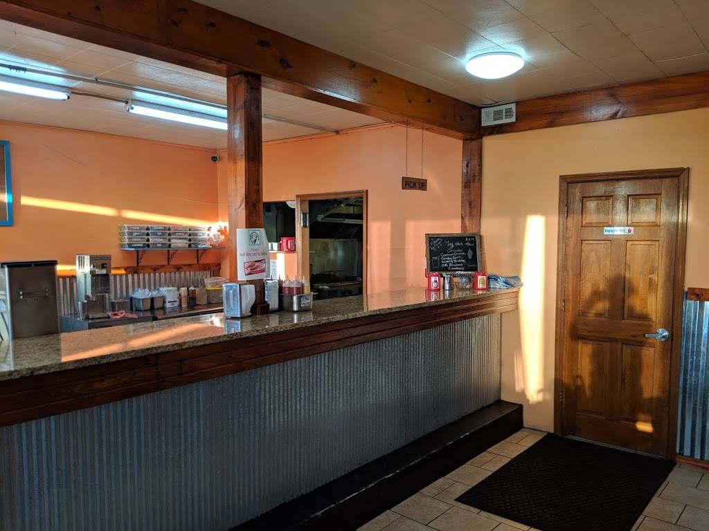 Christophers Corner | restaurant | 326 S 1st St, Pacific, MO 63069, USA | 6362577700 OR +1 636-257-7700