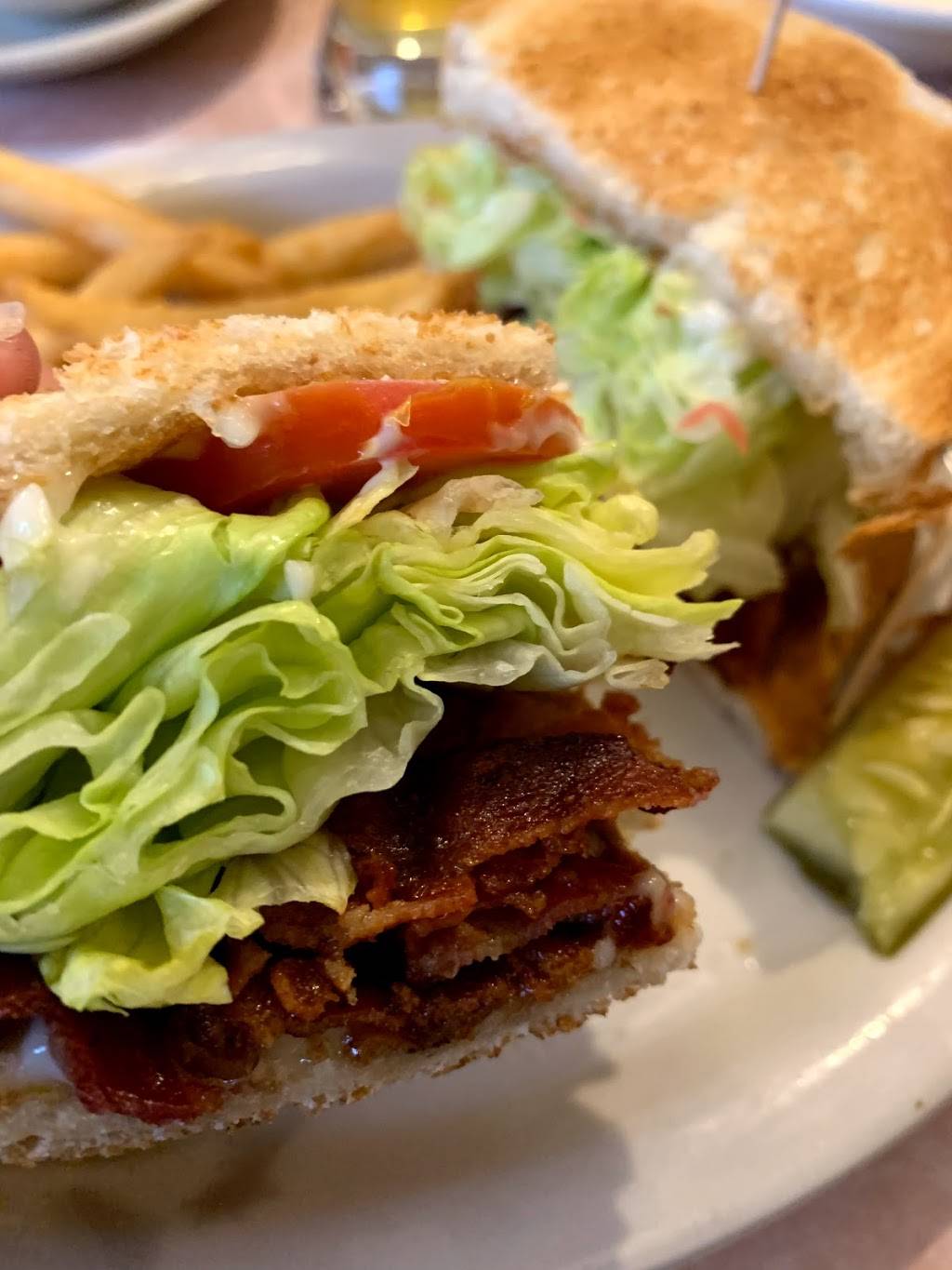 Brass Key Restaurant | night club | 4952 W Forest Home Ave, Milwaukee, WI 53219, USA | 4143217090 OR +1 414-321-7090