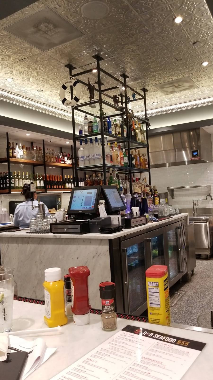 R&R Seafood Bar | restaurant | 7060 Friendship Rd, Baltimore, MD 21240, USA | 4438833752 OR +1 443-883-3752