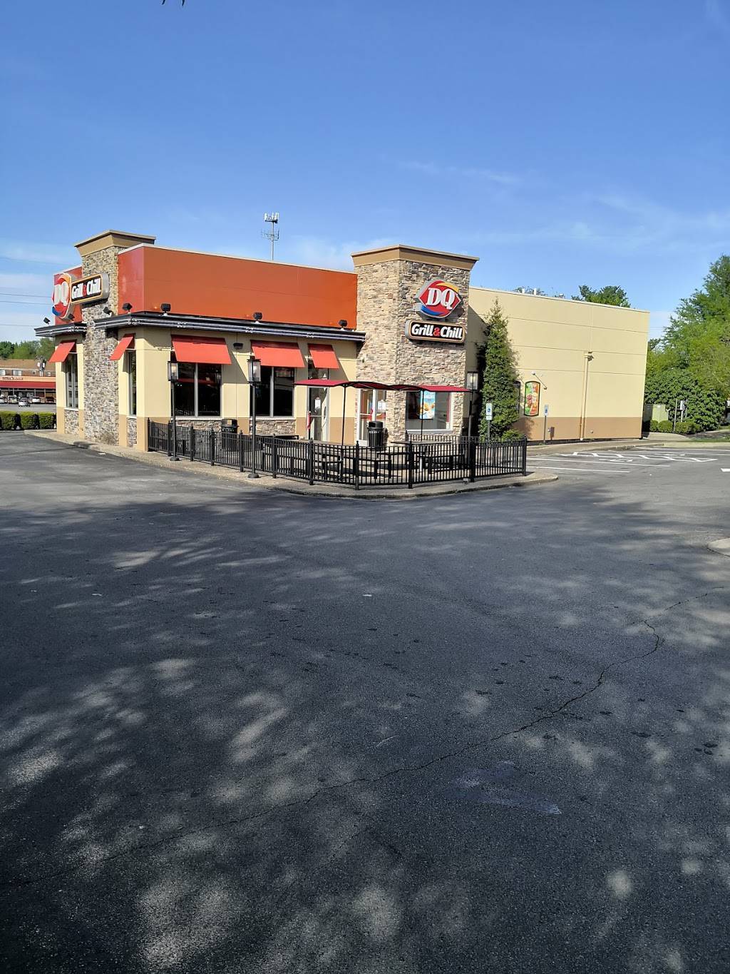 Dairy Queen Grill & Chill | restaurant | 464 W New Circle Rd, Lexington, KY 40511, USA | 8592589808 OR +1 859-258-9808