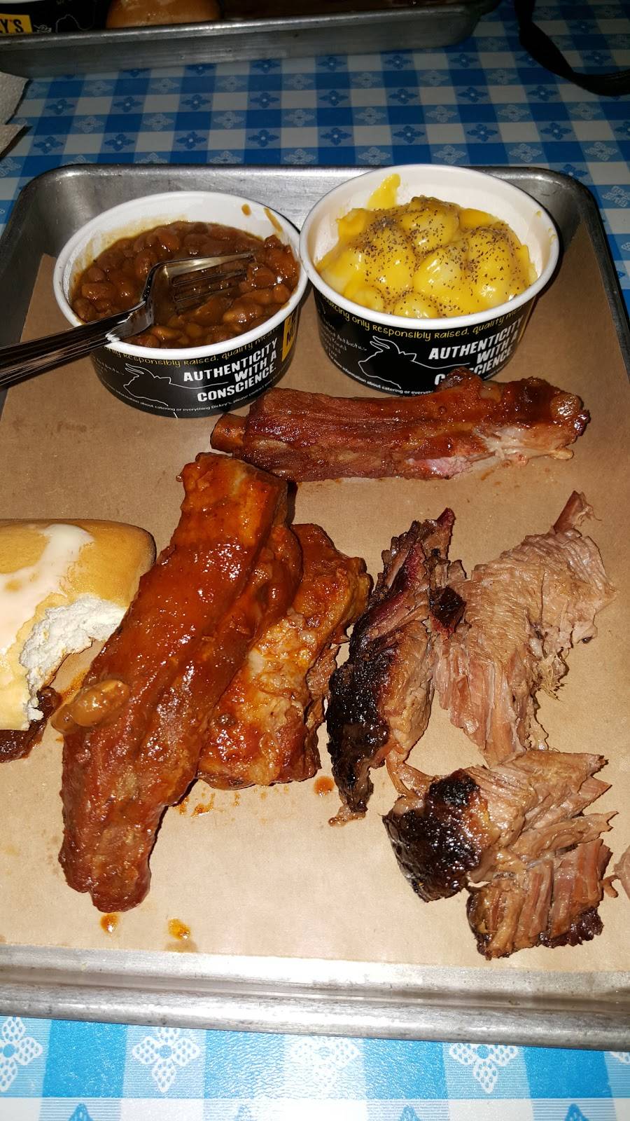 Dickeys Barbecue Pit | restaurant | 15683 Roy Rogers Dr, Victorville, CA 92392, USA | 7604938011 OR +1 760-493-8011