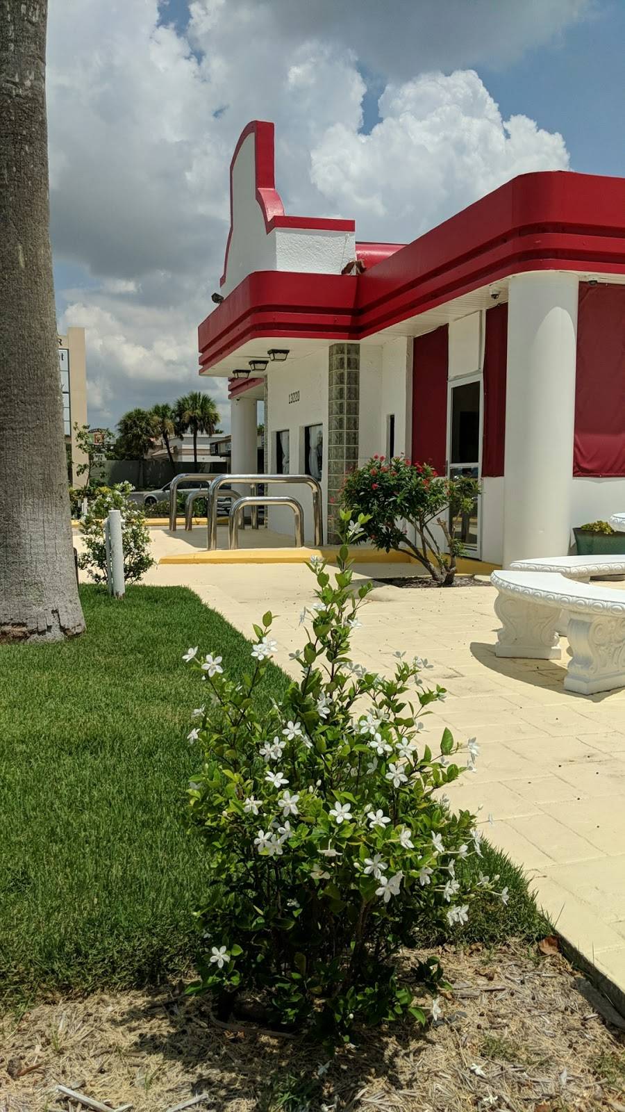 B2US Restaurant | restaurant | 13220 N Cleveland Ave, North Fort Myers, FL 33903, USA | 2392407418 OR +1 239-240-7418