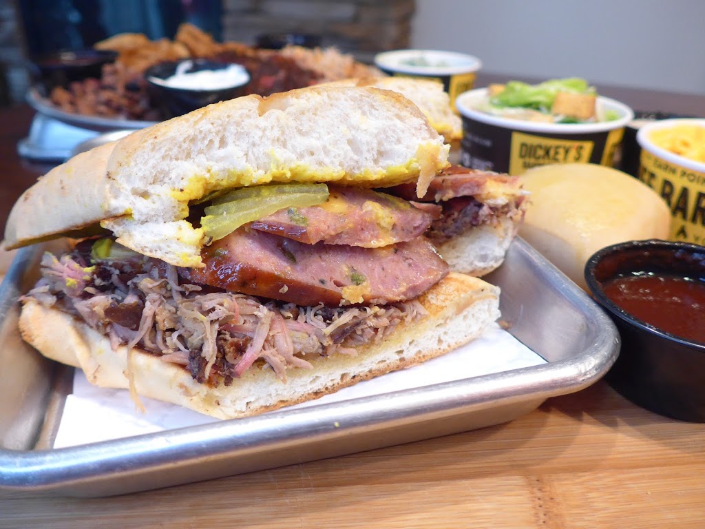 Dickeys Barbecue Pit | restaurant | 850 W Superior St, Chicago, IL 60642, USA | 3124833200 OR +1 312-483-3200