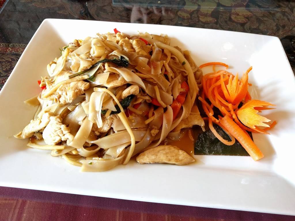 Dusit Thai Cuisine | restaurant | 158 Main St, Newport, VT 05855, USA | 8024879305 OR +1 802-487-9305