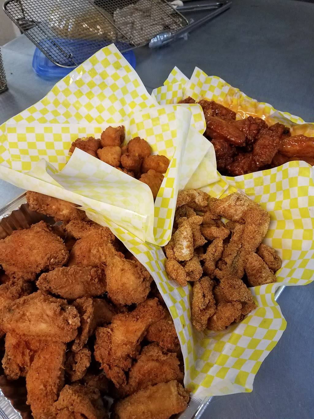 The Signature Club | restaurant | 9002 Overland Plaza, Overland, MO 63114, USA | 3142228966 OR +1 314-222-8966