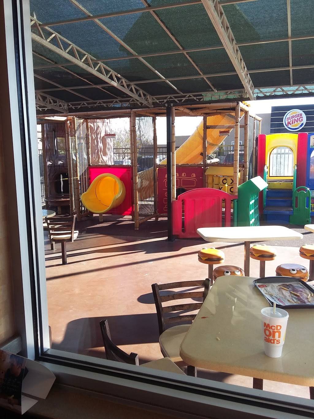 McDonalds | cafe | 5440 Dyer St, El Paso, TX 79904, USA | 9155658576 OR +1 915-565-8576