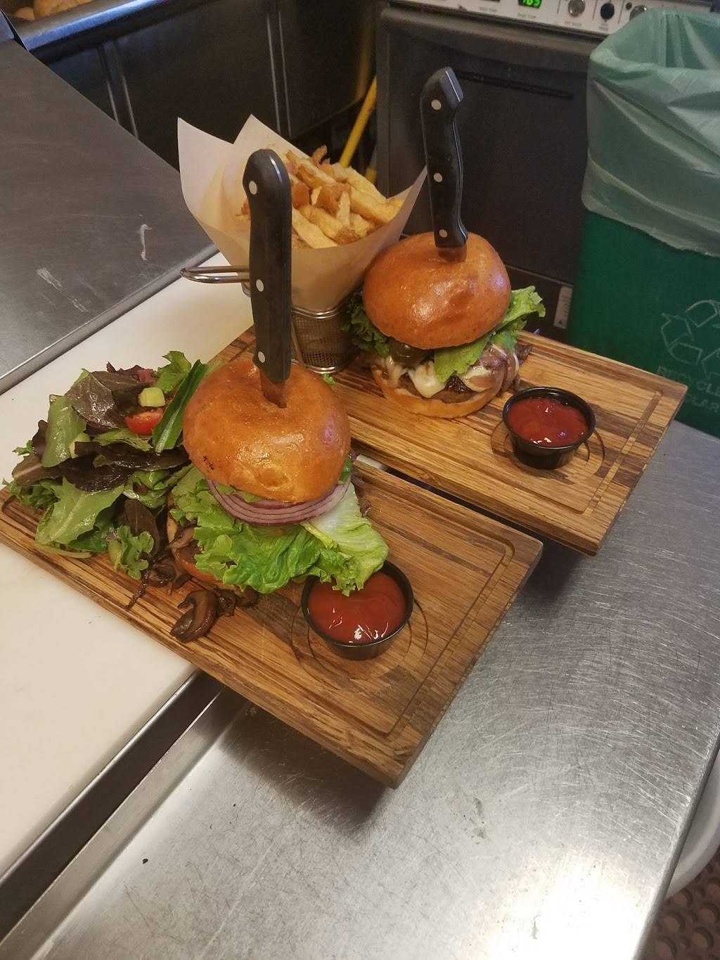 The Liberties Bar & Grill | restaurant | 998 Guerrero St, San Francisco, CA 94110, USA | 4152826789 OR +1 415-282-6789