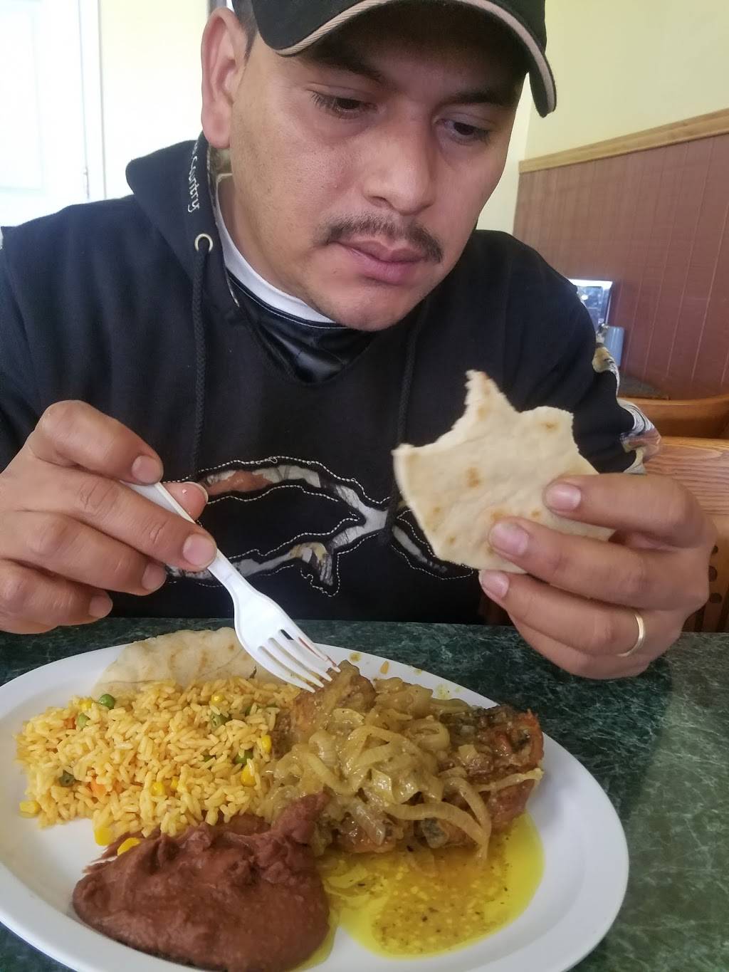 Anas Pupuseria | restaurant | 10 Hillcrest Dr, Frederick, MD 21703, USA | 3012283188 OR +1 301-228-3188