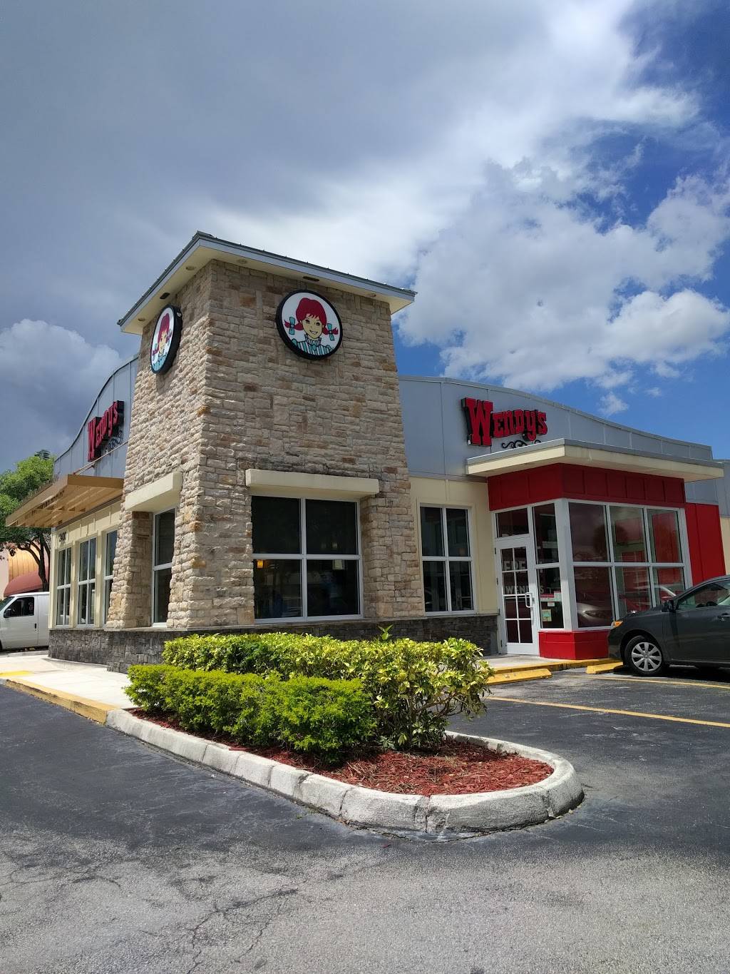 Wendys | restaurant | 2400 NW 87th Ave, Miami, FL 33172, USA | 3055921701 OR +1 305-592-1701