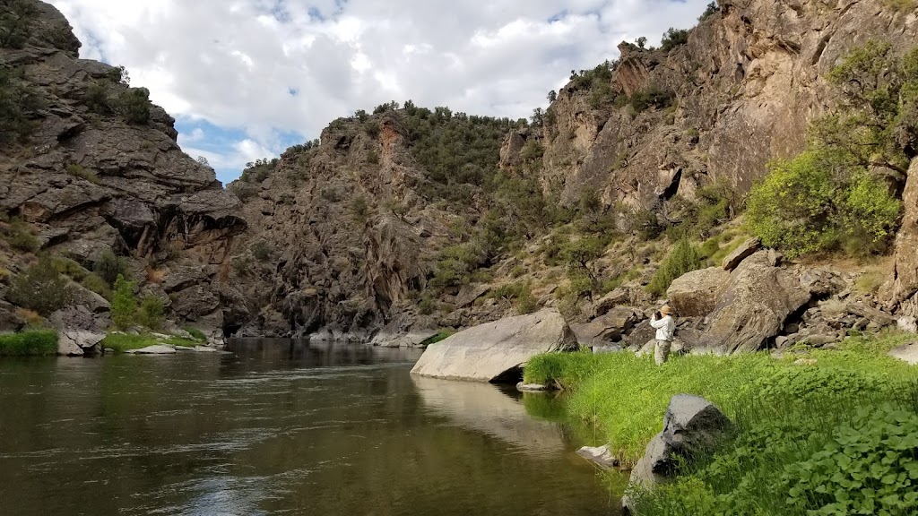 Pats Bar and Grill | restaurant | 140 W Bridge St, Hotchkiss, CO 81419, USA | 9708724215 OR +1 970-872-4215