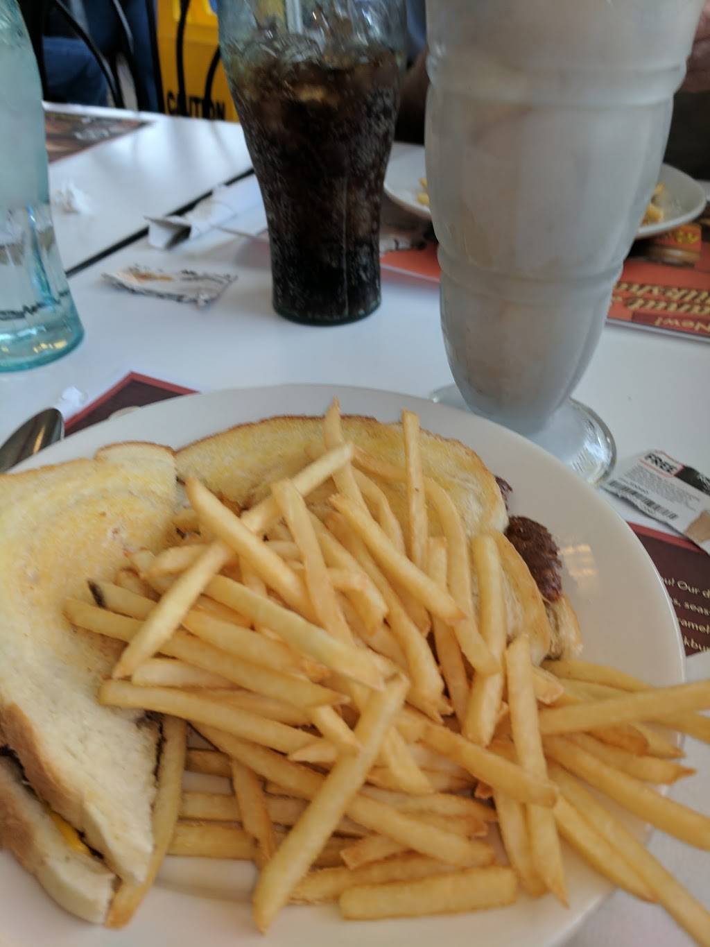 Steak n Shake | restaurant | 6208 Cambridge Way, Plainfield, IN 46168, USA | 3178380280 OR +1 317-838-0280