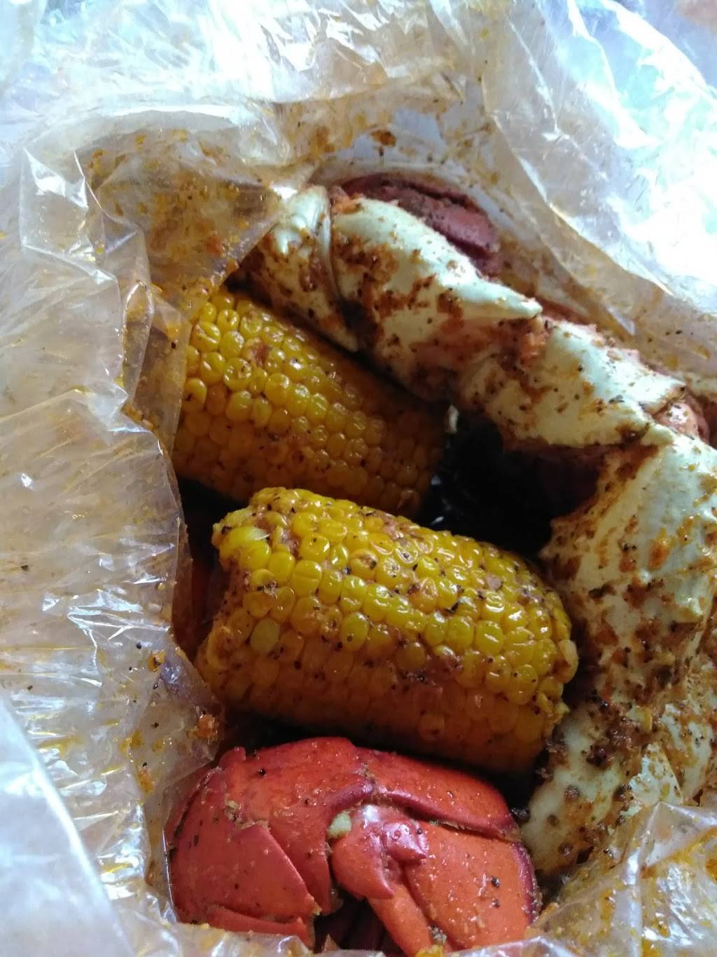 Two Fish | restaurant | 641 E 47th St, Chicago, IL 60653, USA | 7738558845 OR +1 773-855-8845